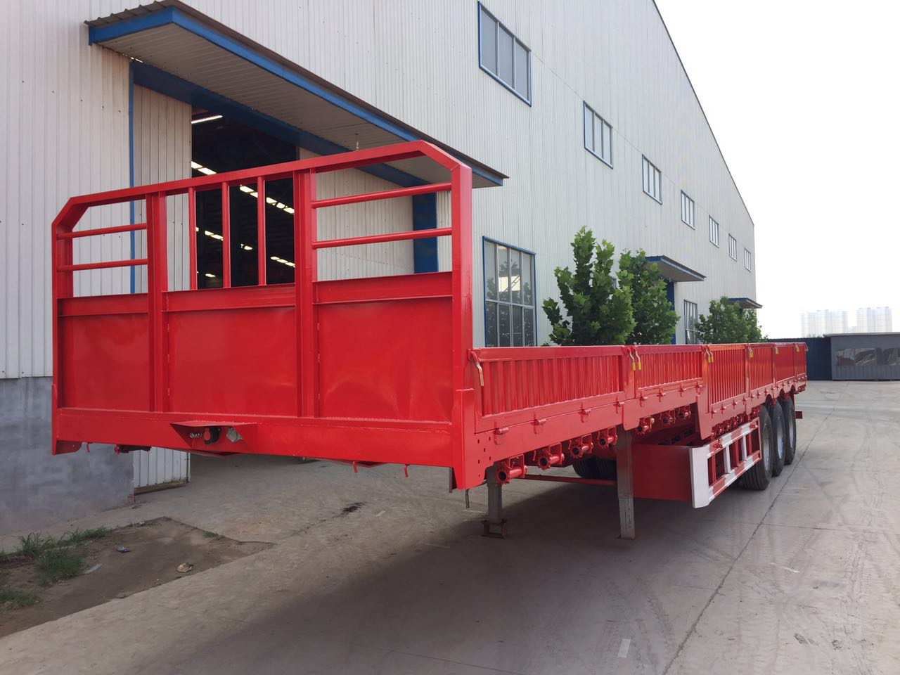 欄板半掛車（13000——12000三軸鵝頸）
